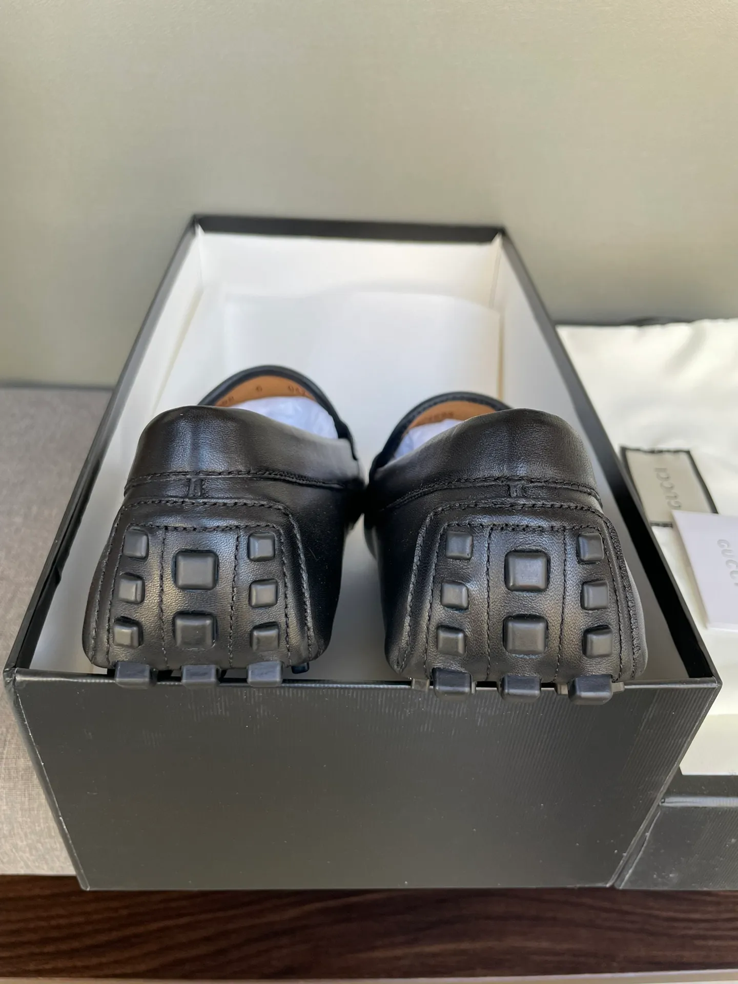 Batch 740💰[strong][strong][strong] Original order quality, new counter styles synchronized, Gucci counter new styles, handmade men's driving shoes, bean shoes, slip-on shoes, lazy shoes, exquisite hand-stitching, workmanship details comparable to the counters, Italian imported cowhide, water-dyed cowhide lining, tree paste leather feet, sweat-absorbent and odor-proof, off-white, black 39-44, large quantity in stock (38, 45 custom-made)